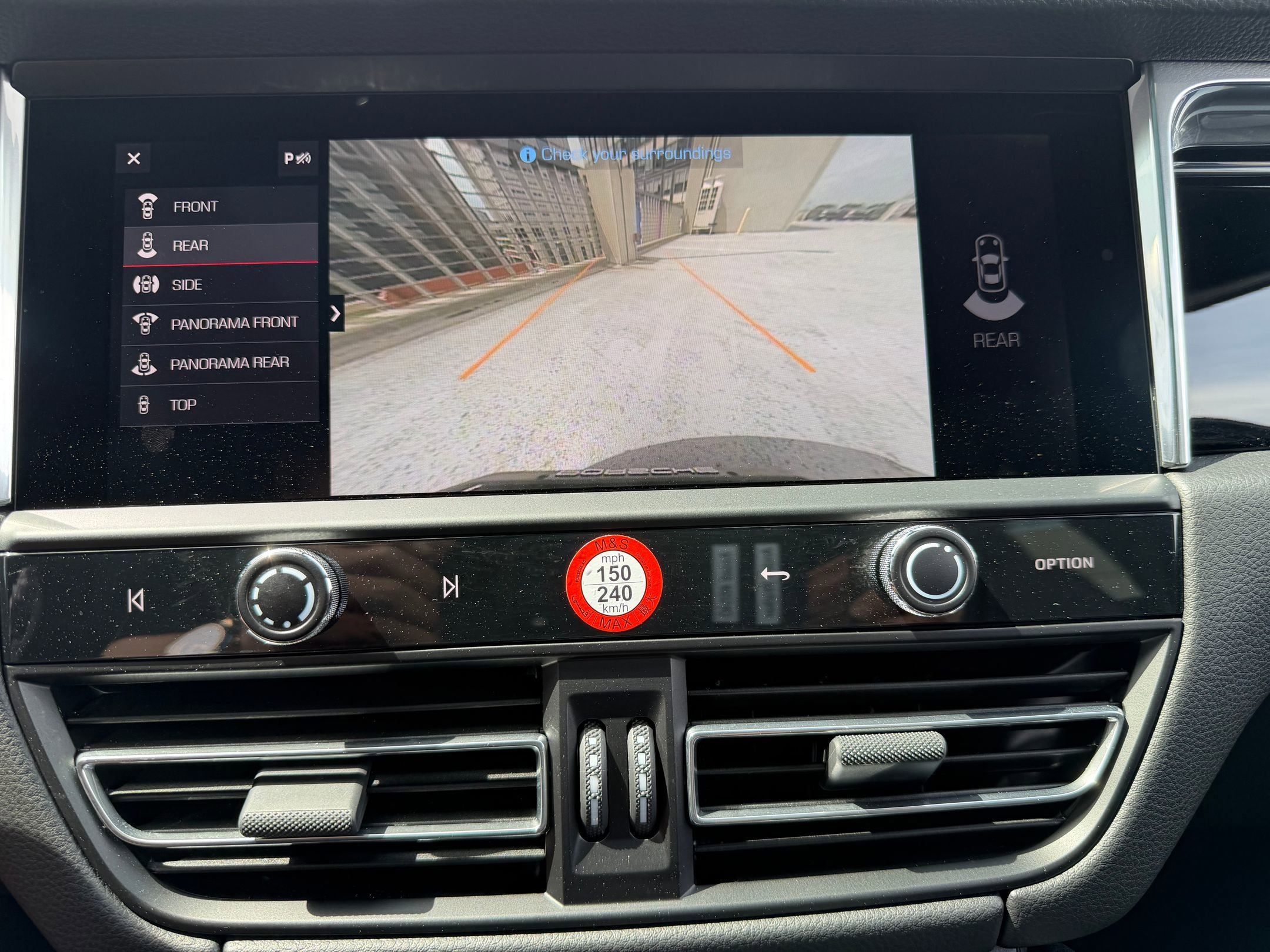 Certified 2026 Porsche Macan AWD/4WD image 30