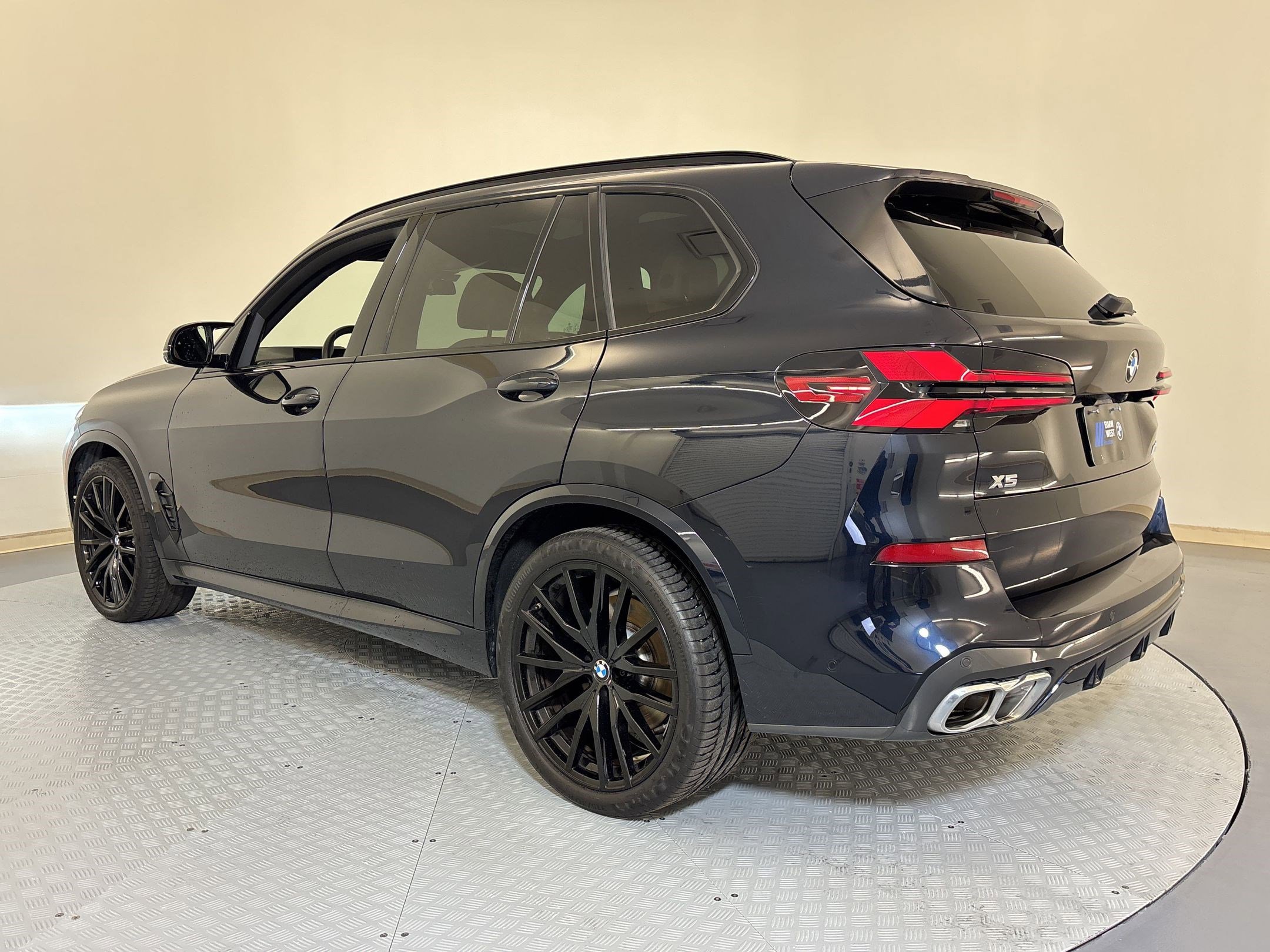 Certified 2024 BMW X5 M60i w/ Parking Assistance Package image 3