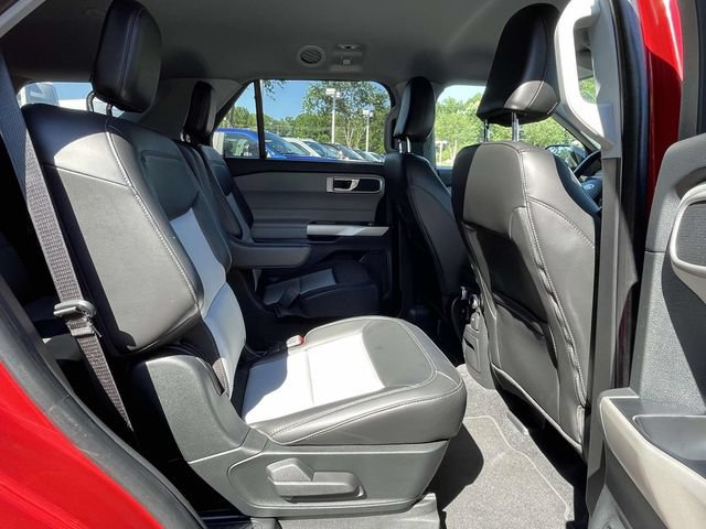 Used 2023 Ford Explorer XLT w/ Equipment Group 202A AWD/4WD image 28