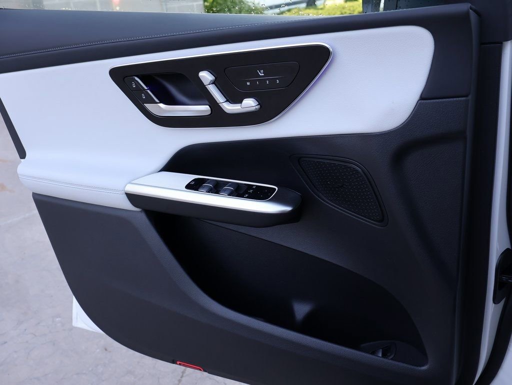 Certified 2025 Mercedes-Benz GLC 300 4MATIC image 36