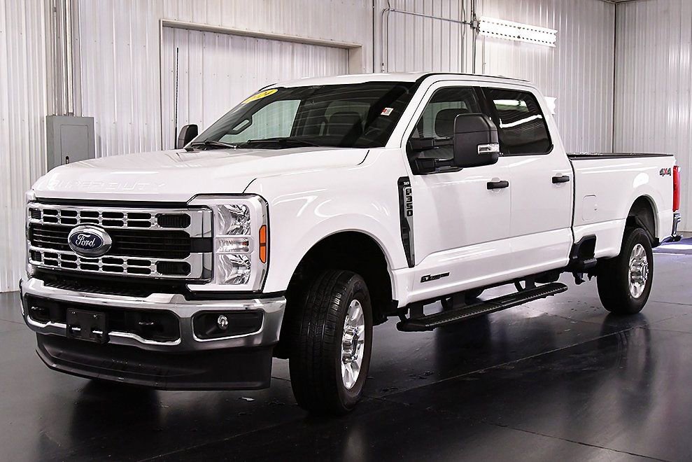 Used 2024 Ford F350 XLT image 3
