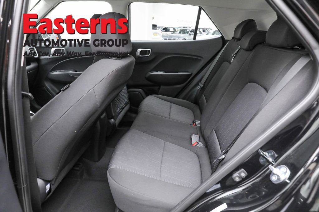 Used 2025 Hyundai Venue SE image 21
