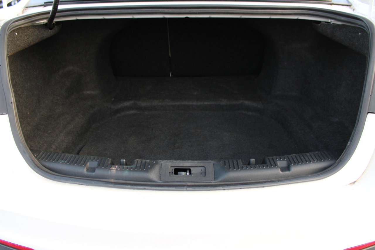 Used 2017 Ford Taurus SE image 9