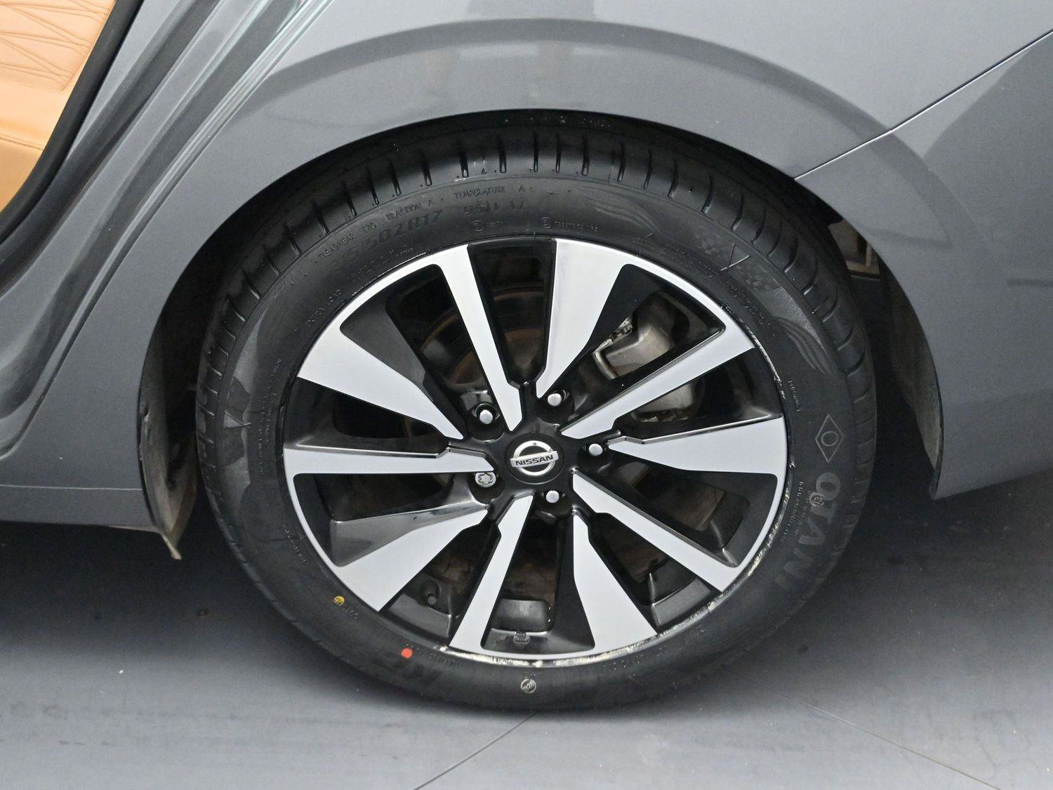 Used 2023 Nissan Sentra SV w/ SV Premium Package FWD image 27