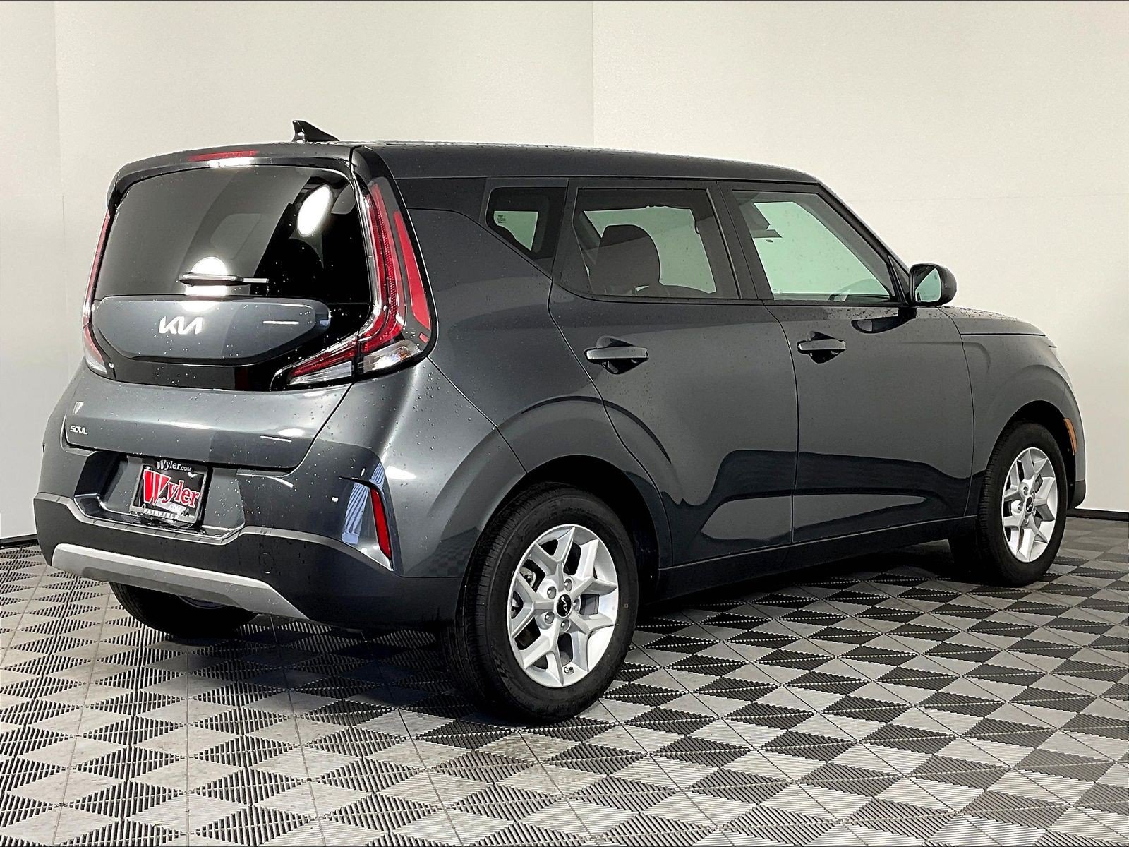 Used 2025 Kia Soul LX w/ LX Technology Package FWD image 6