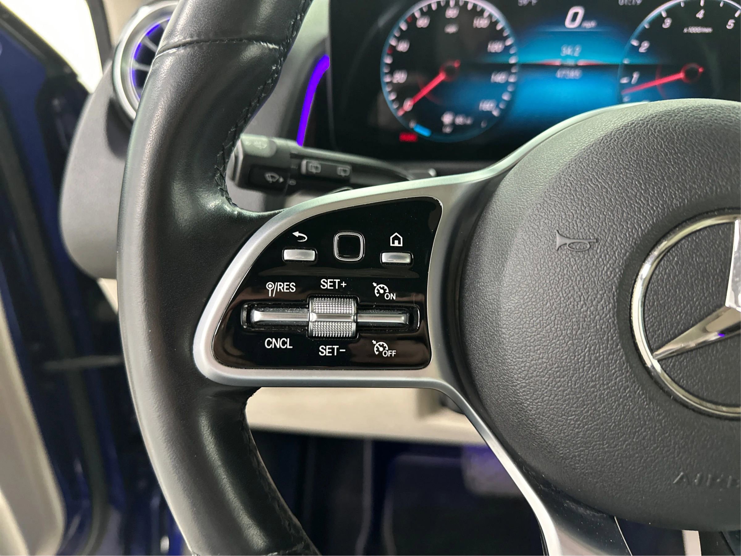 Used 2022 Mercedes-Benz GLB 250 4MATIC w/ Premium Package Lite image 29