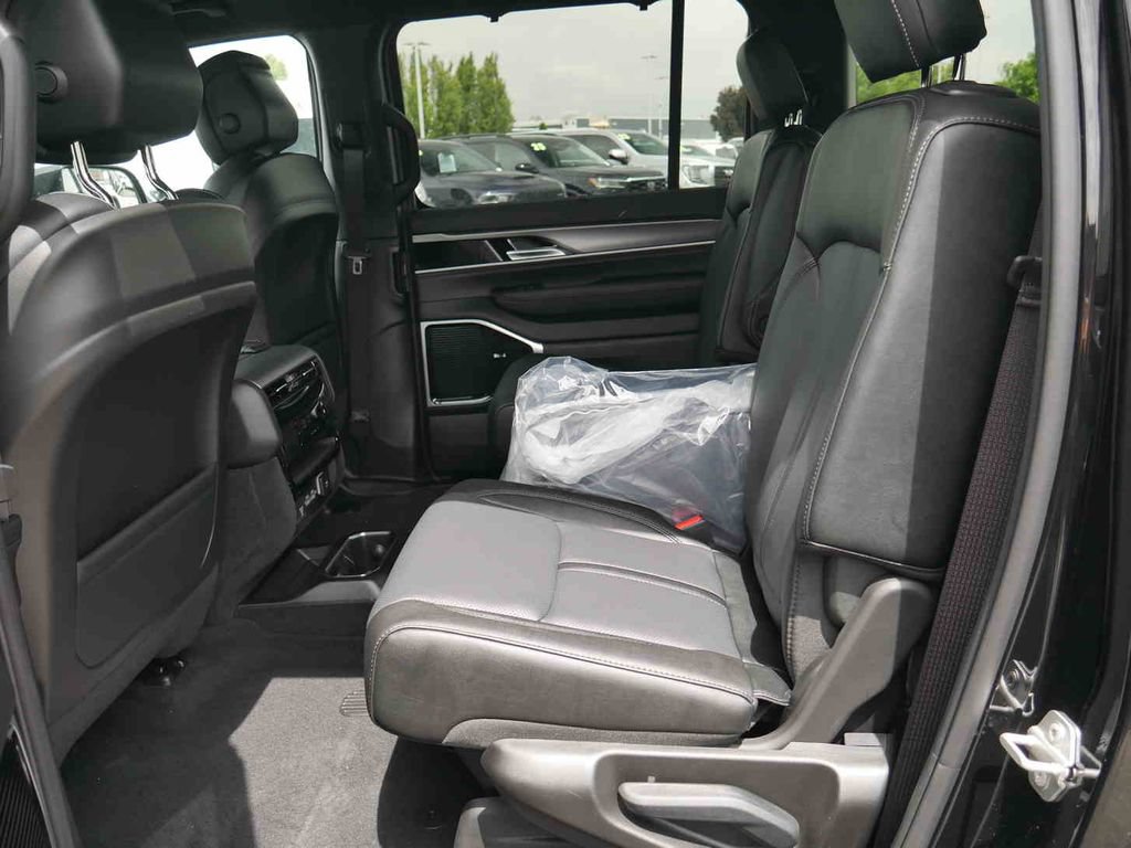 New 2026 Jeep Grand Wagoneer Limited AWD/4WD image 12
