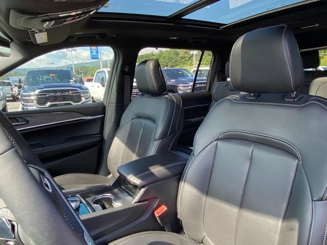 Used 2025 Jeep Grand Cherokee L Limited w/ Luxury Tech Group II AWD/4WD image 14