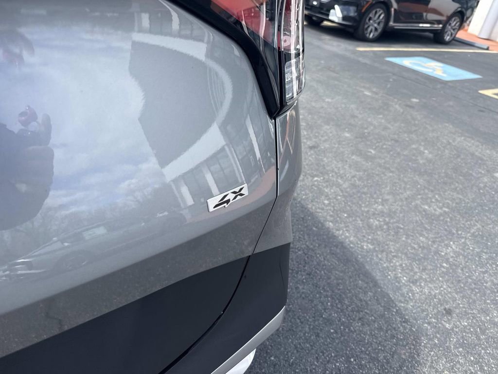 Used 2024 Kia Sportage LX image 6