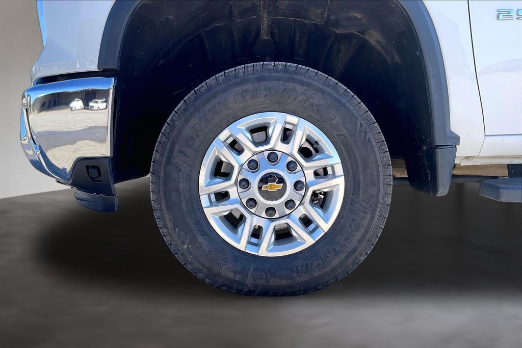 Used 2025 Chevrolet Silverado 2500 LT w/ Convenience Package AWD/4WD image 32