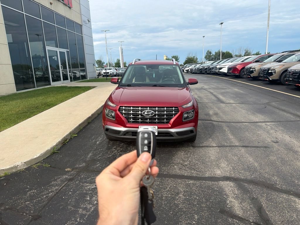 Used 2024 Hyundai Venue SEL FWD image 6