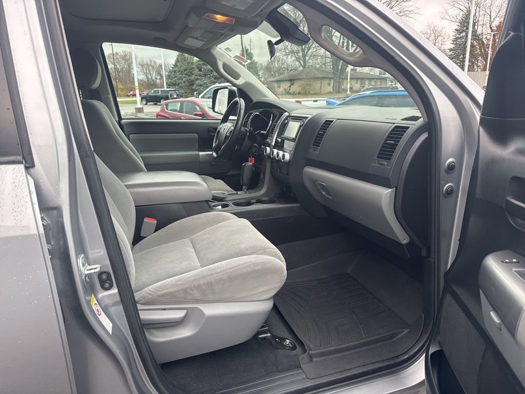 Used 2019 Toyota Sequoia SR5 image 36