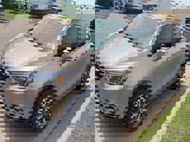 Used 2018 Buick Encore Essence FWD image 2