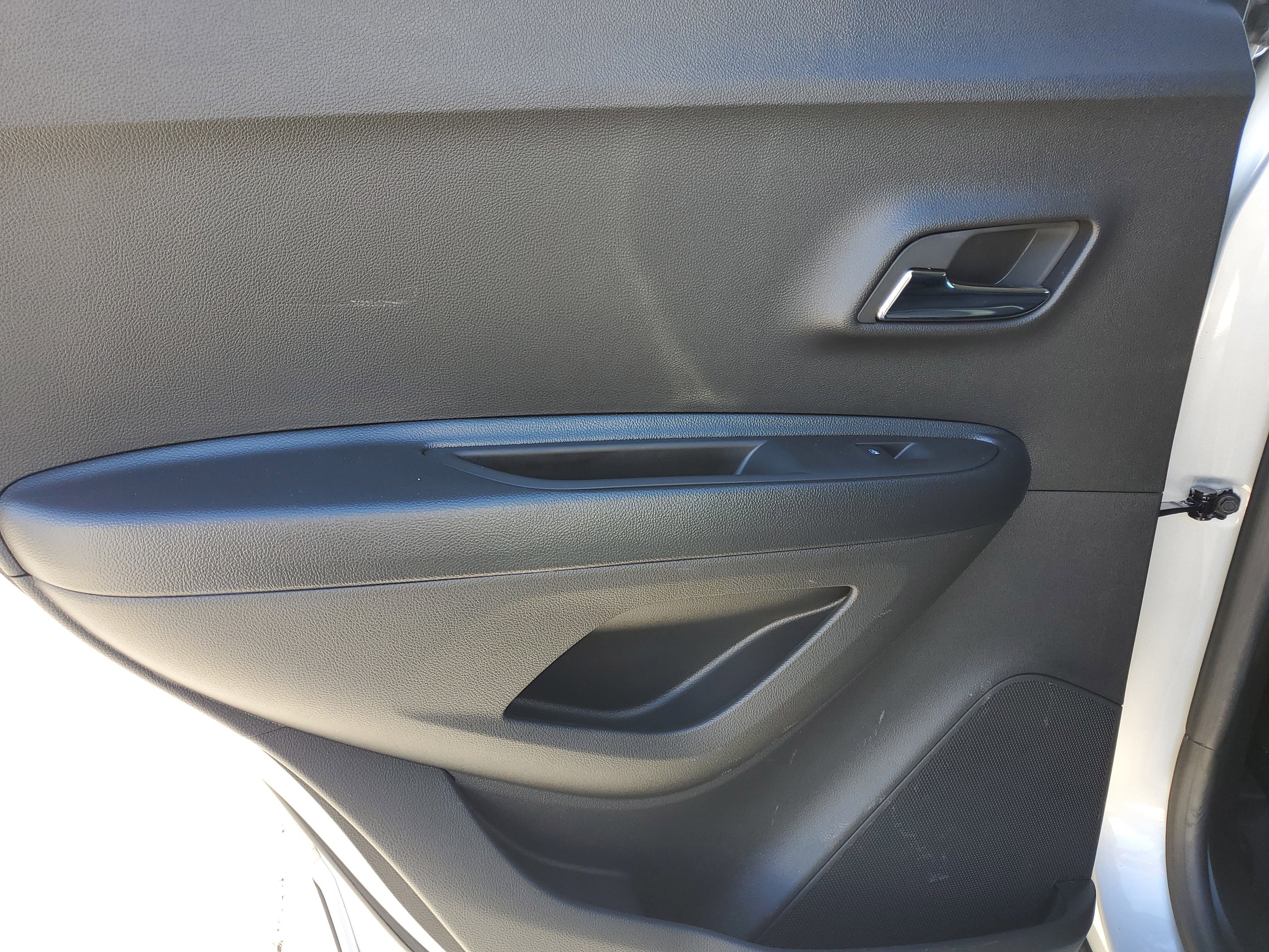 Used 2022 Chevrolet Trax LT w/ LT Convenience Package image 10