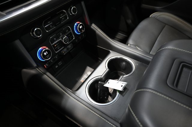 Used 2022 GMC Yukon SLT w/ SLT Premium Package image 19