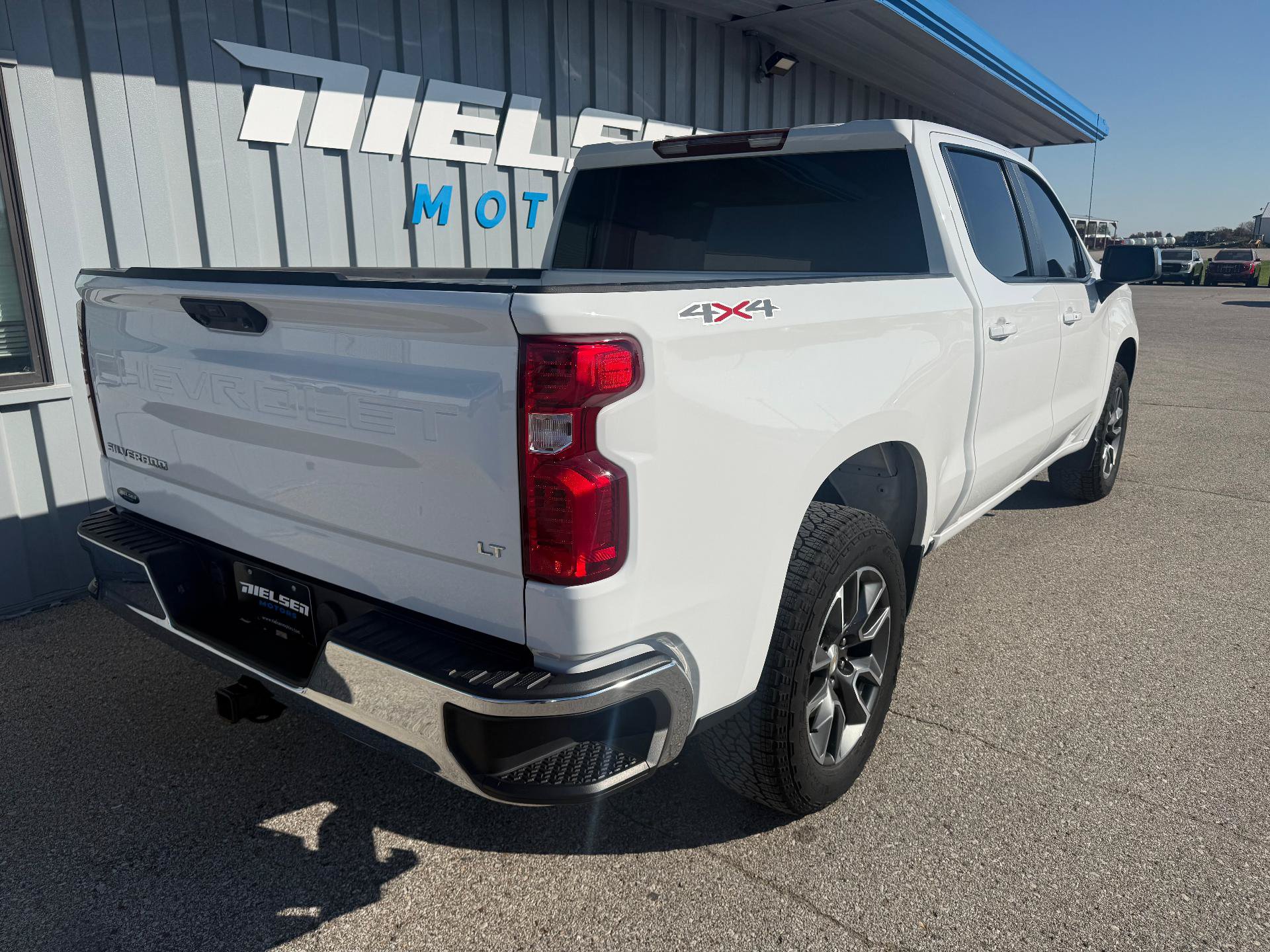 Used 2024 Chevrolet Silverado 1500 LT AWD/4WD image 8