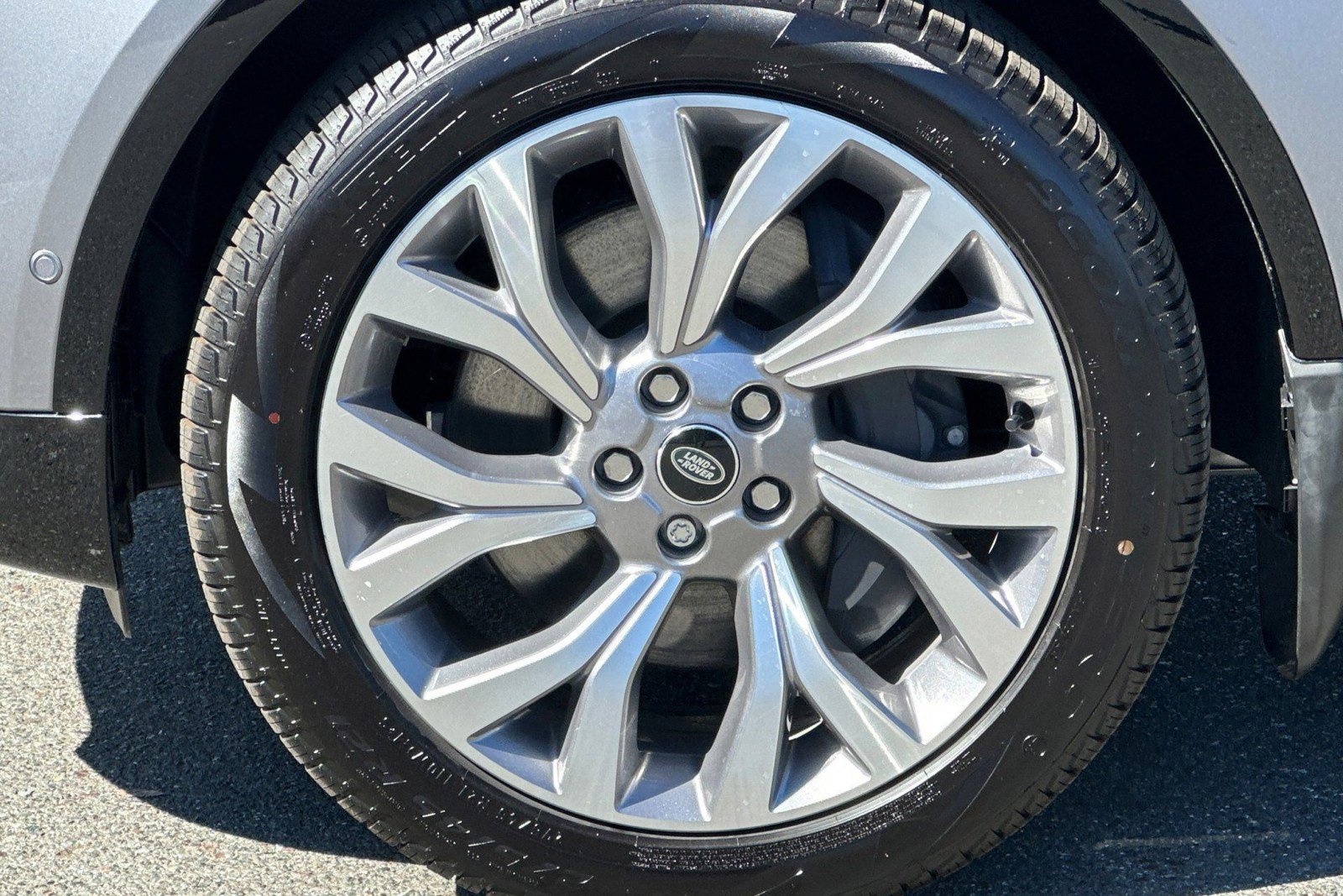 New 2026 Land Rover Discovery Limited Edition AWD/4WD image 12