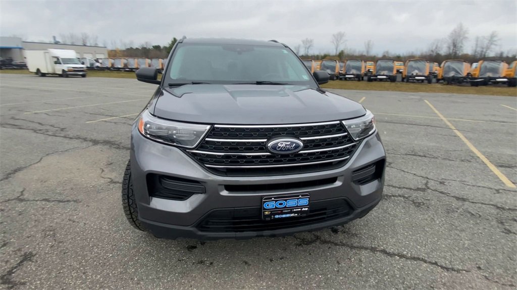 Used 2022 Ford Explorer XLT image 3