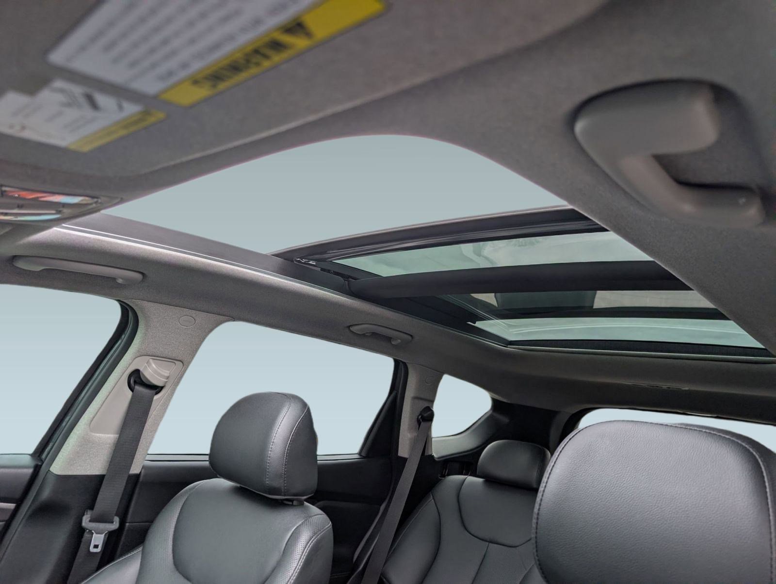 Used 2020 Hyundai Santa Fe SEL image 16