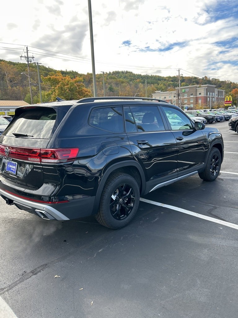 New 2026 Volkswagen Atlas Peak Edition image 5