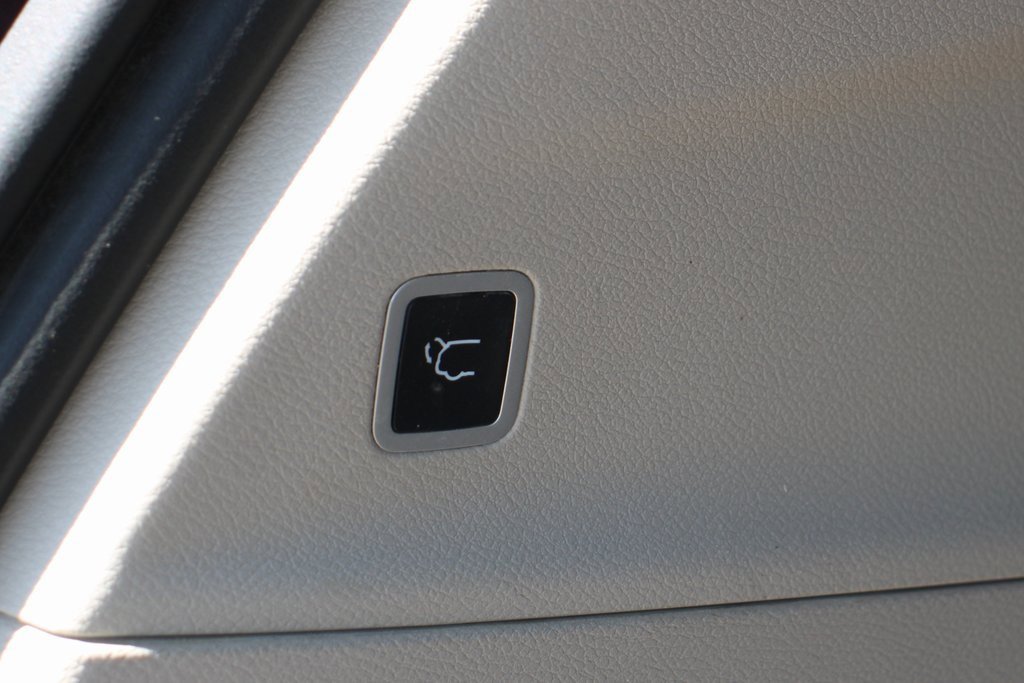 Used 2021 Chrysler Pacifica Touring w/ Uconnect Theater Family Group image 10