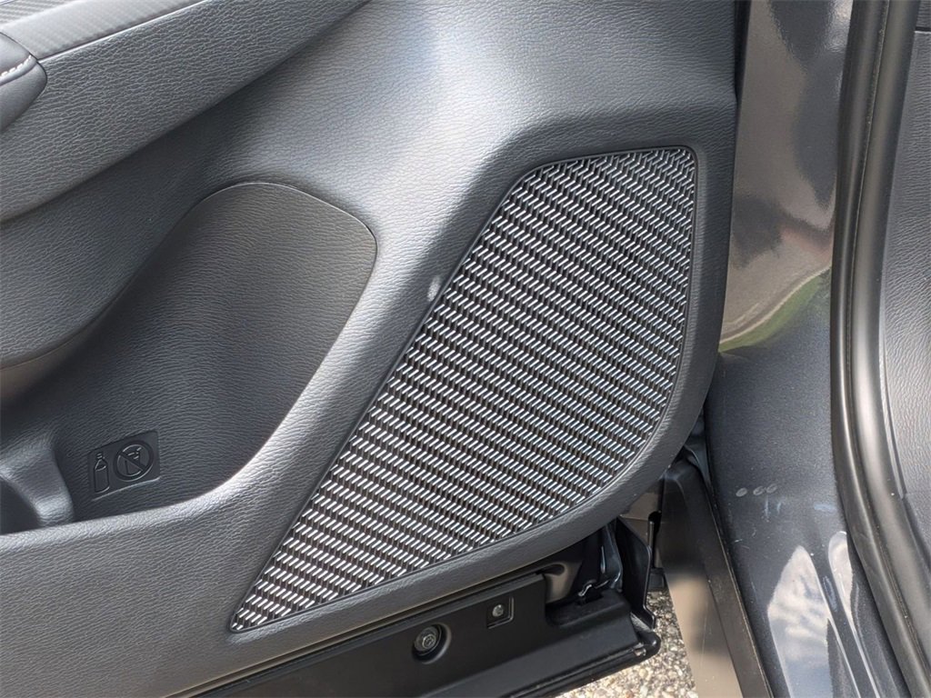 New 2025 Mitsubishi Outlander SE image 16