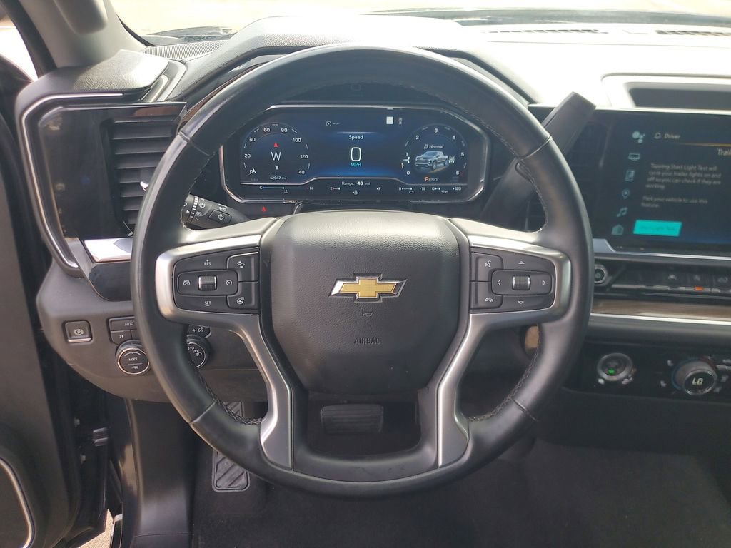 Used 2023 Chevrolet Silverado 1500 LT AWD/4WD image 20