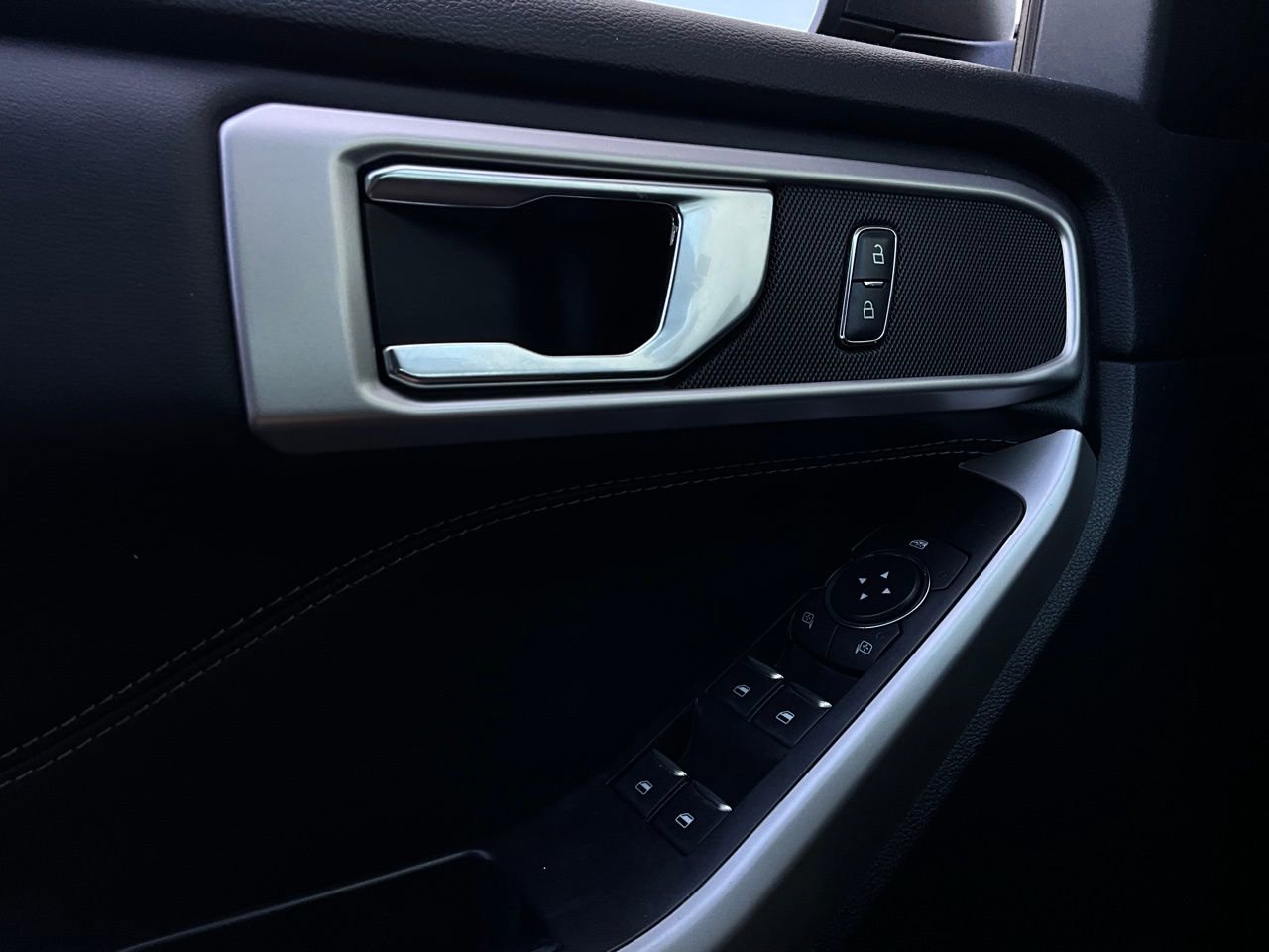 Used 2021 Ford Explorer XLT w/ Equipment Group 202A image 22