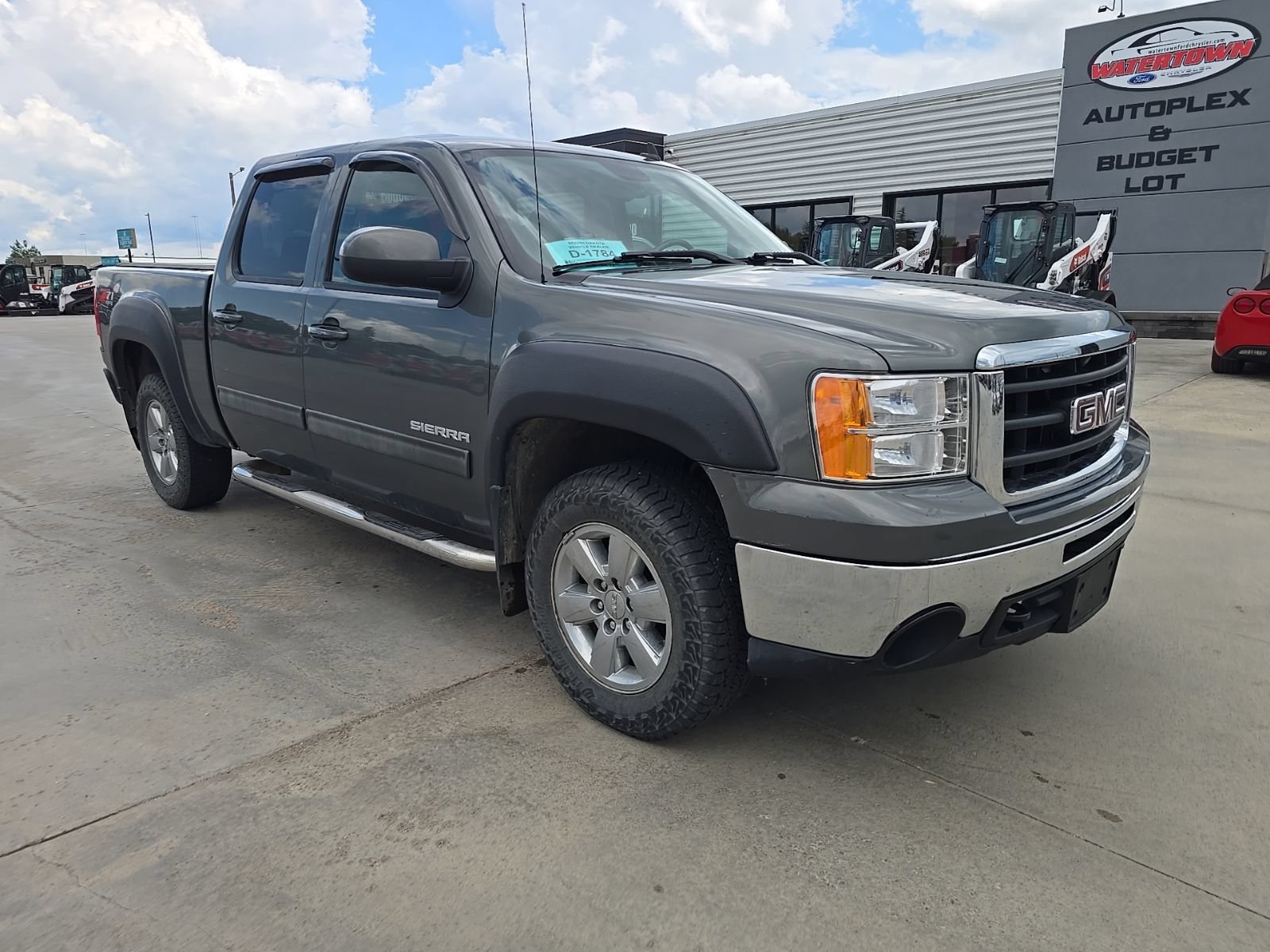 Used 2011 GMC Sierra 1500 SLT w/ SLT Convenience Package AWD/4WD image 2
