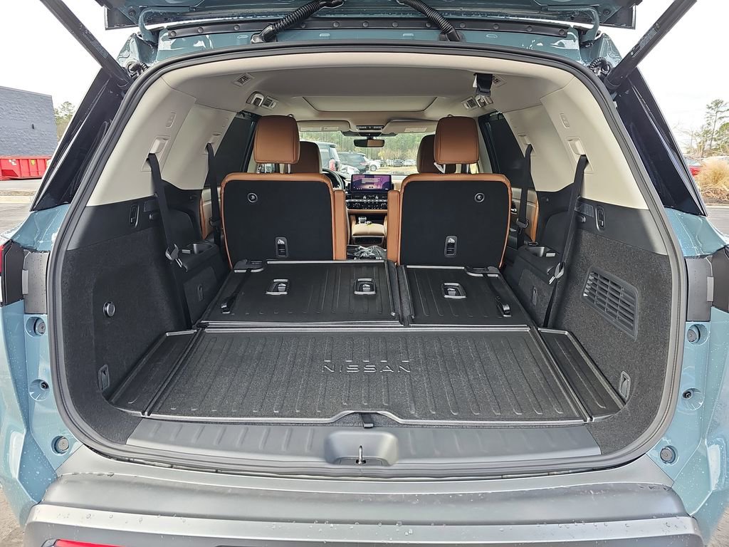New 2026 Nissan Pathfinder Platinum w/ Accent Package FWD image 17