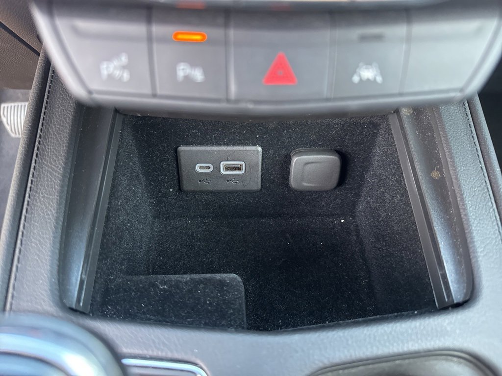 Used 2022 Cadillac XT4 Premium Luxury w/ Enhanced Visibility Package image 27