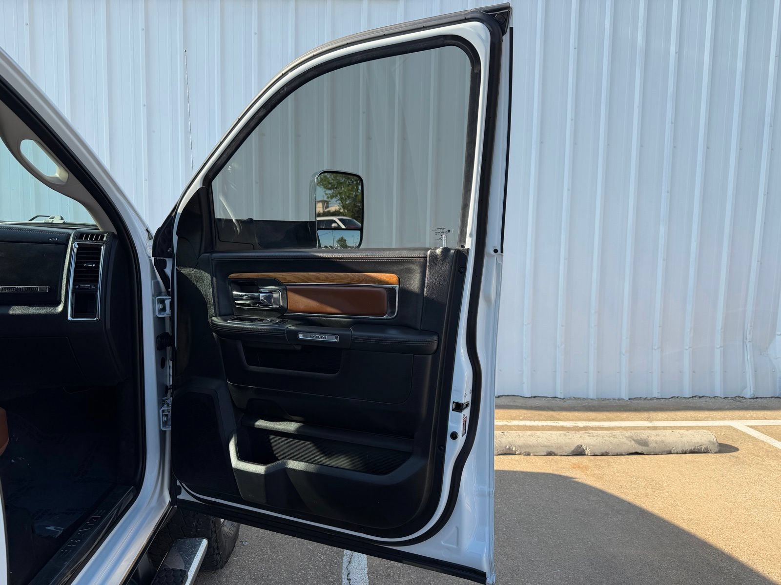 Used 2018 RAM 3500 Laramie Longhorn AWD/4WD image 20