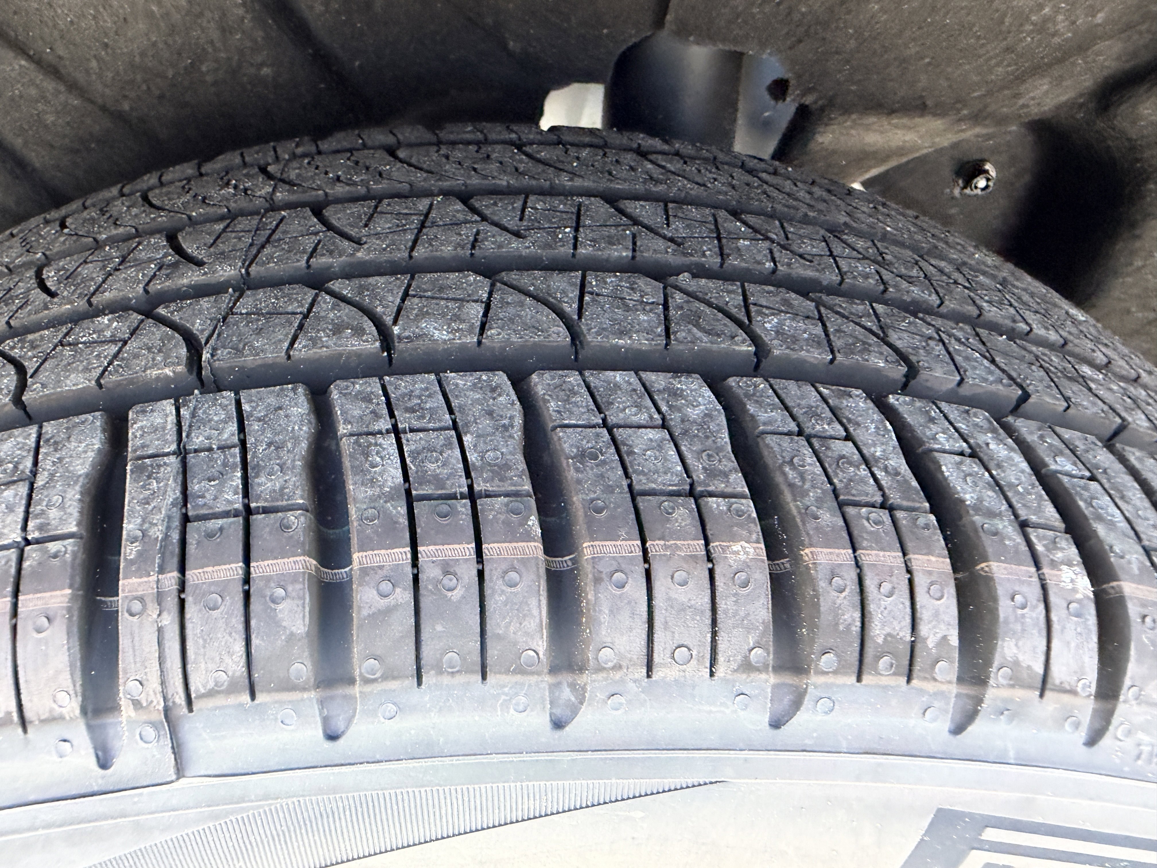 New 2026 Volvo XC40 B5 Ultra w/ Protection Package image 33