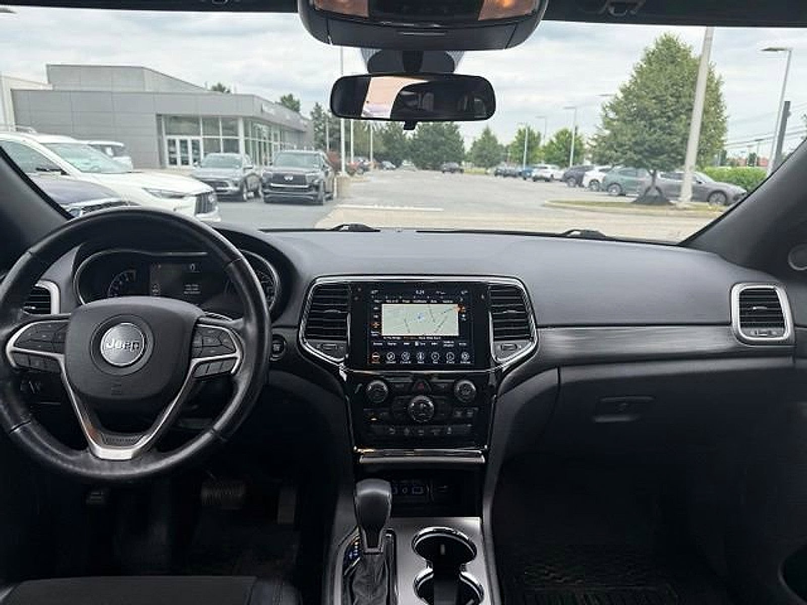 Used 2021 Jeep Grand Cherokee Laredo X AWD/4WD image 5
