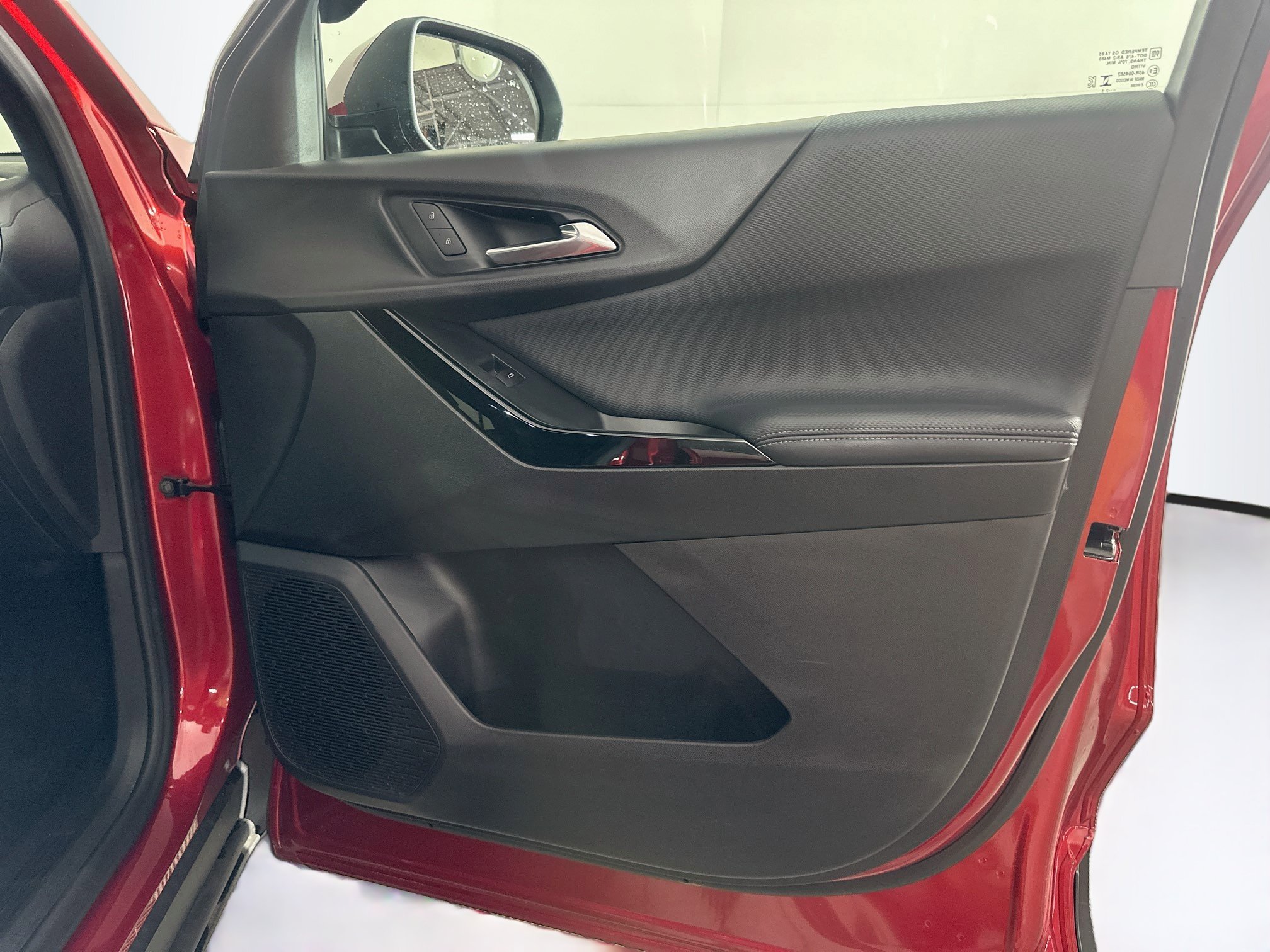 Used 2025 Chevrolet Equinox LT w/ Convenience Package II FWD image 32