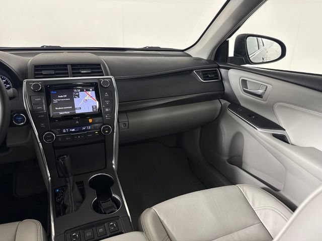 Used 2017 Toyota Camry XLE w/ Moonroof Package FWD image 33