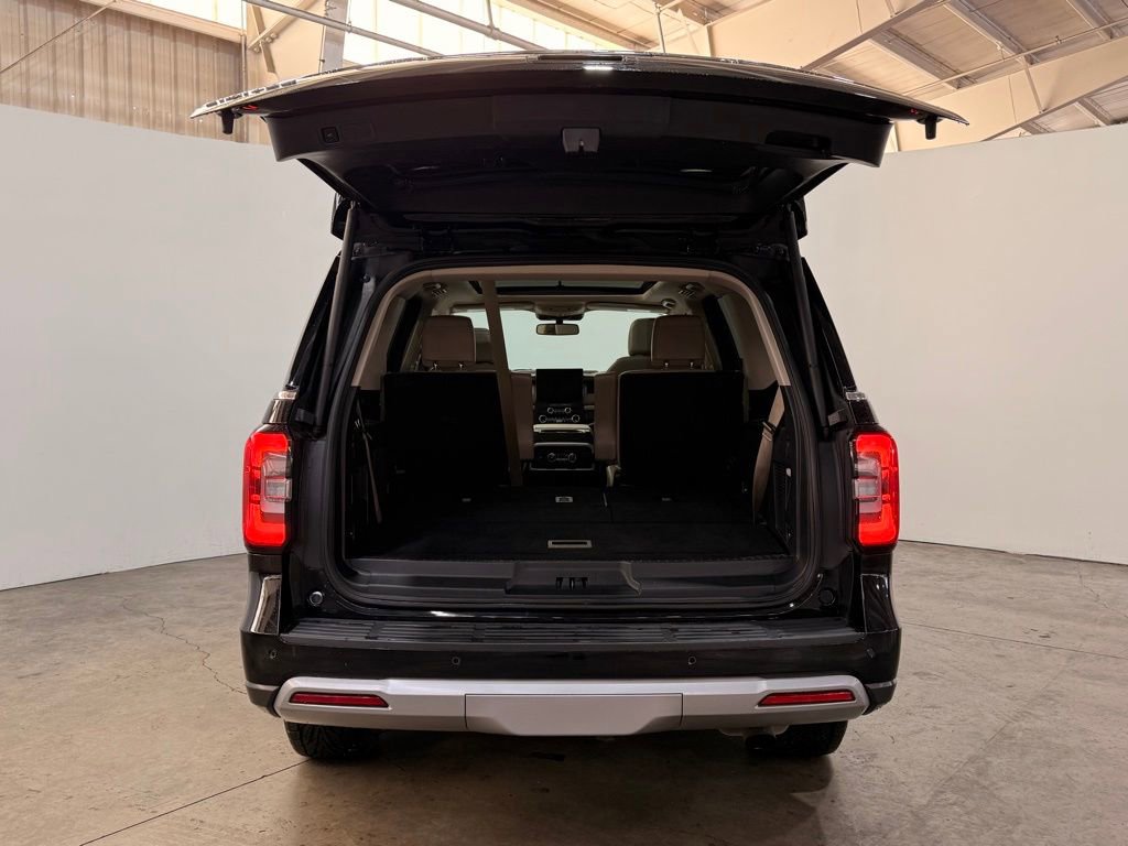Used 2023 Ford Expedition Limited image 12