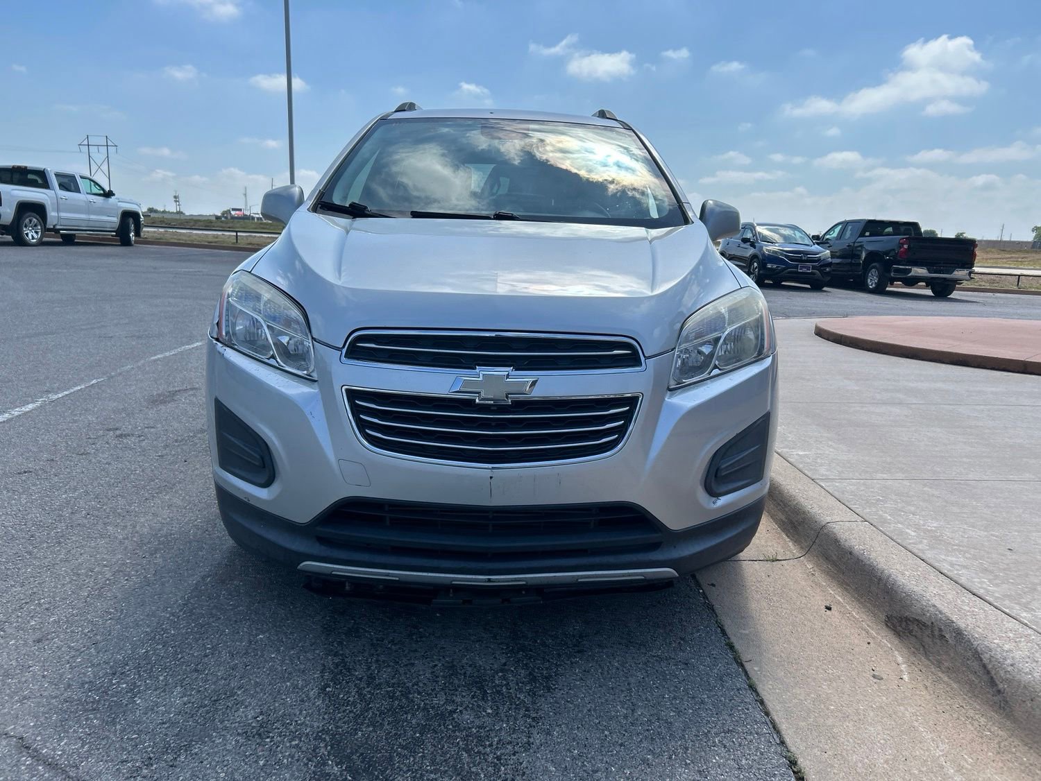 Used 2016 Chevrolet Trax LT w/ LPO, Cargo Package FWD image 2