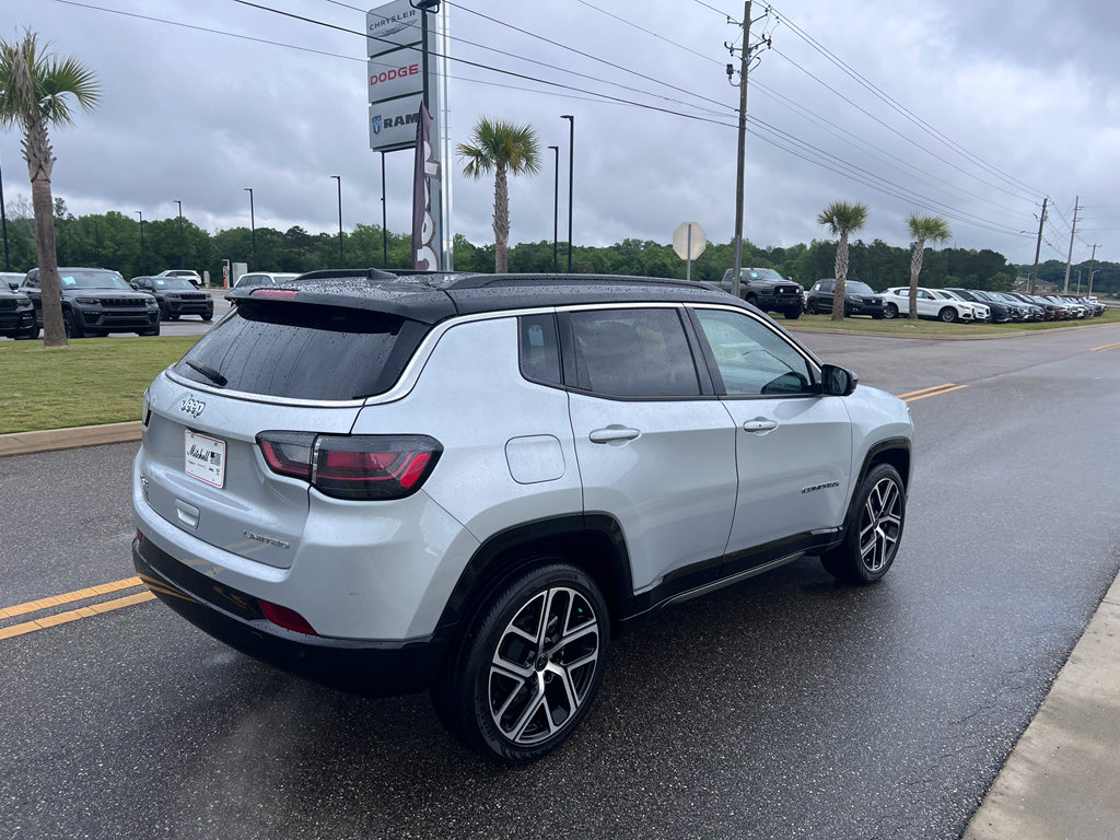 Certified 2025 Jeep Compass Limited w/ Elite Group AWD/4WD image 7