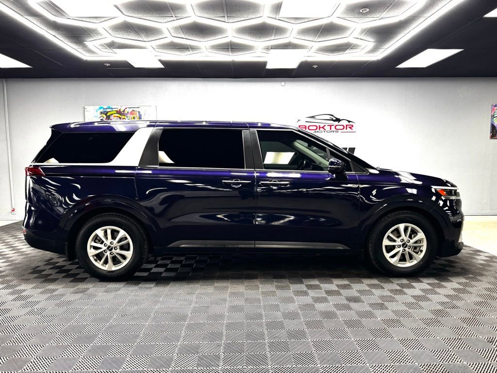 Used 2024 Kia Carnival LX FWD image 17