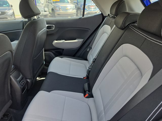 Used 2024 Hyundai Venue SEL FWD image 11