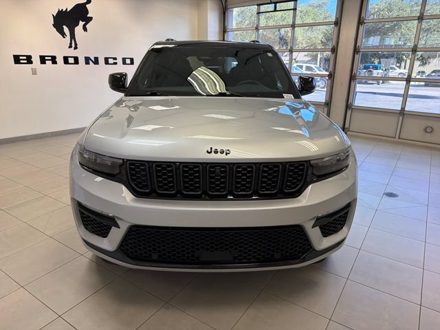Used 2025 Jeep Grand Cherokee Summit w/ Obsidian Package AWD/4WD image 2
