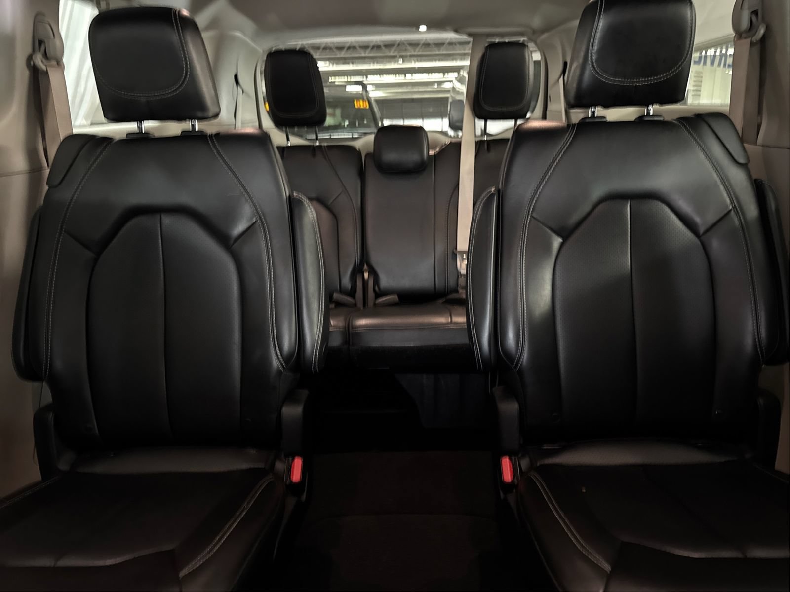 Used 2023 Chrysler Pacifica Touring-L FWD image 32