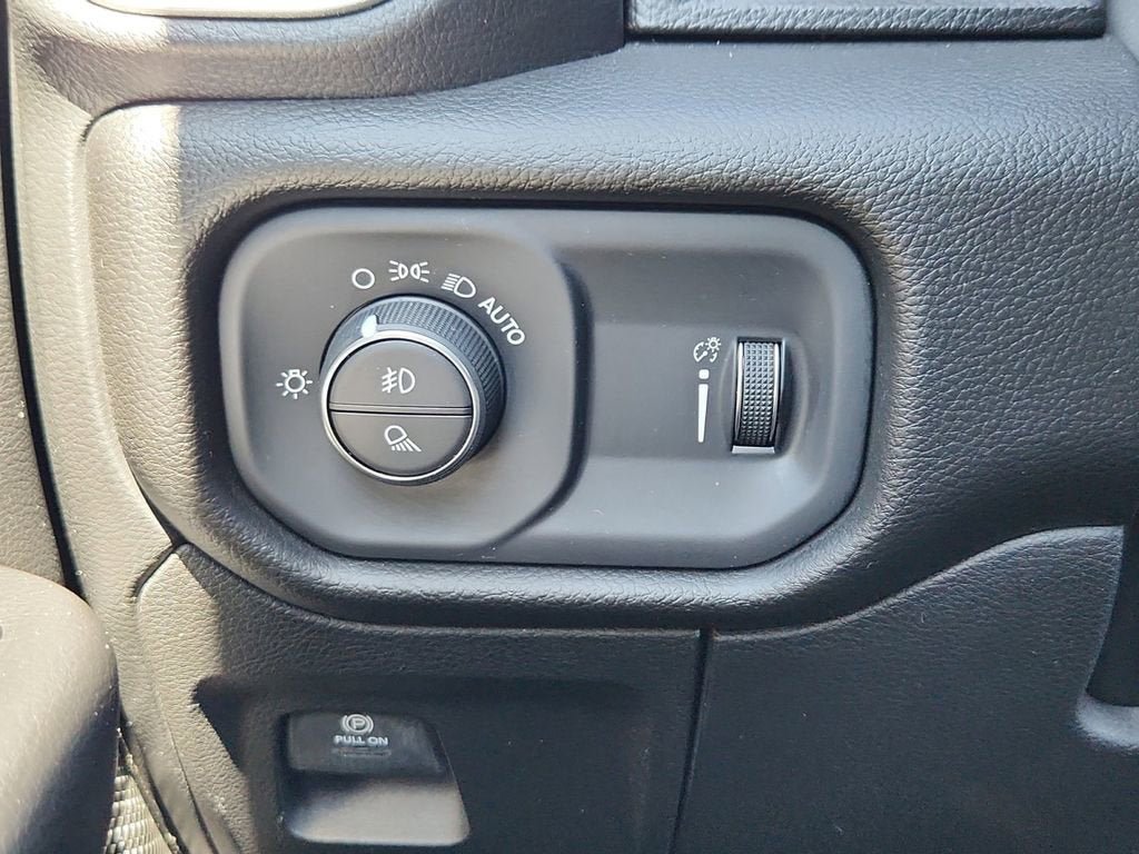Used 2023 RAM 1500 Big Horn AWD/4WD image 30