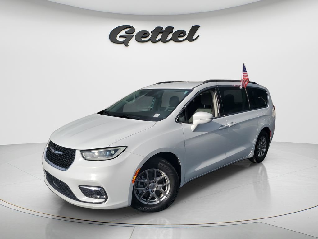 Used 2021 Chrysler Pacifica Touring image 2