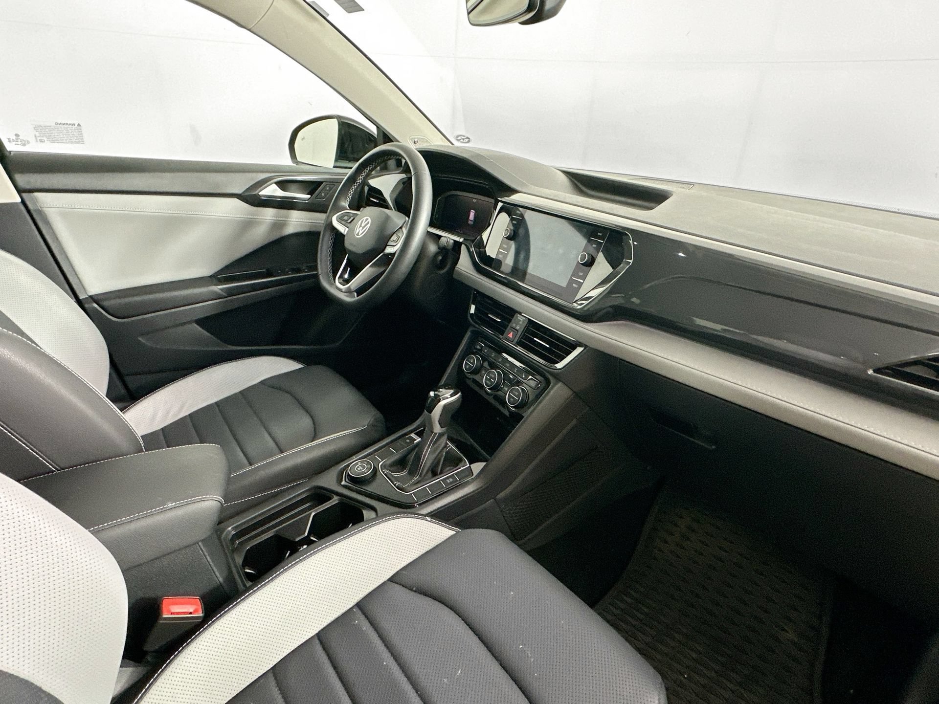 Used 2023 Volkswagen Taos SEL AWD/4WD image 15