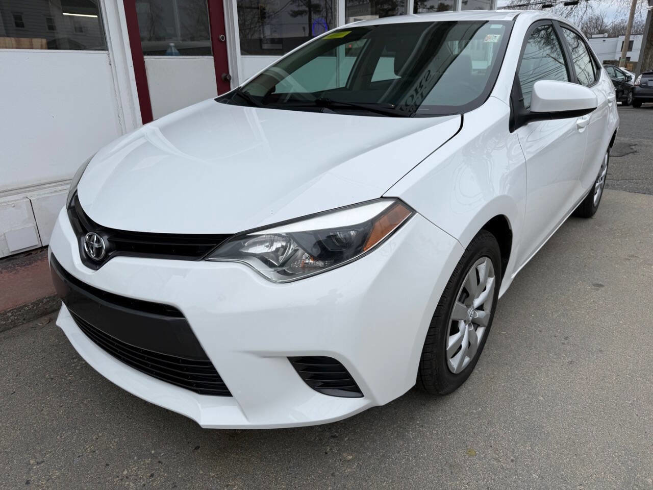 Used 2016 Toyota Corolla LE FWD image 2