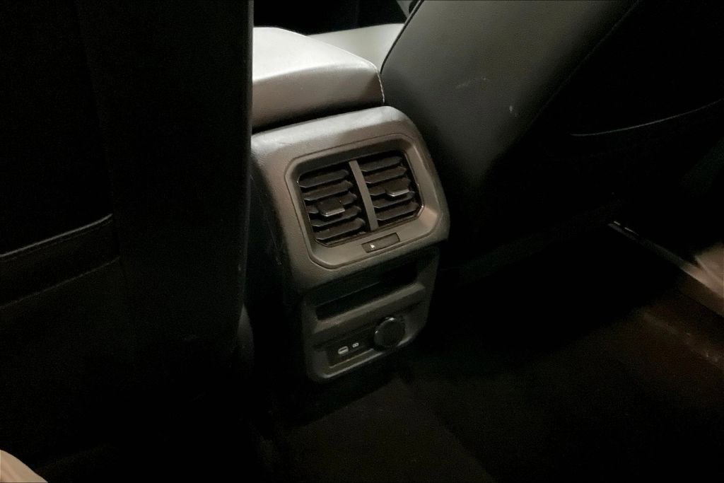 Used 2021 Volkswagen Tiguan SE image 30