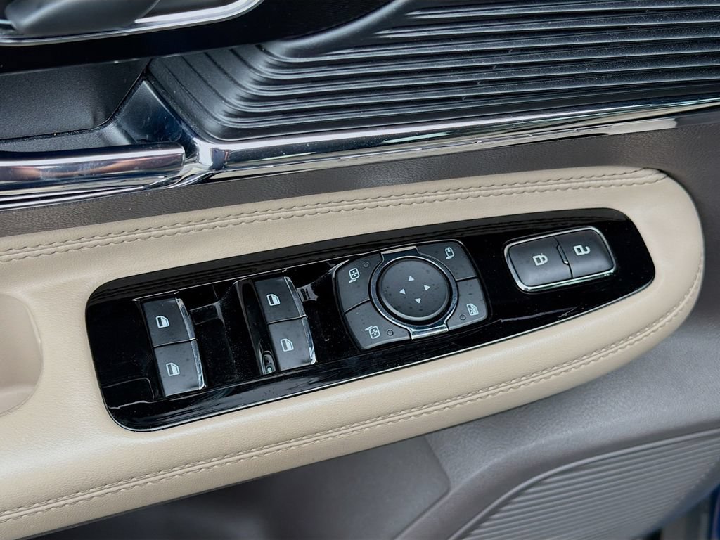 Used 2020 Lincoln Corsair AWD image 21