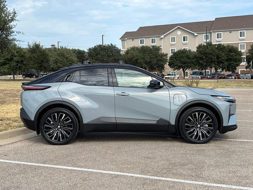 Used 2026 Toyota C-HR AWD/4WD image 6